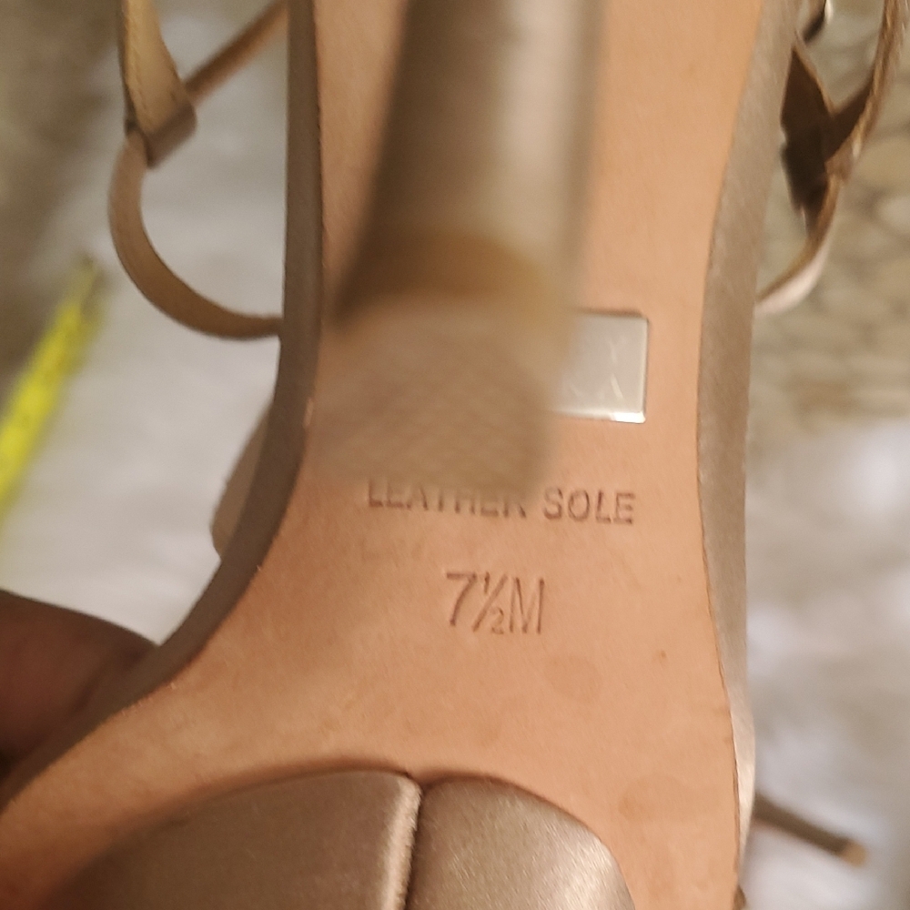 Badgley Mischka Gold Floral Heels - Picture 10 of 12